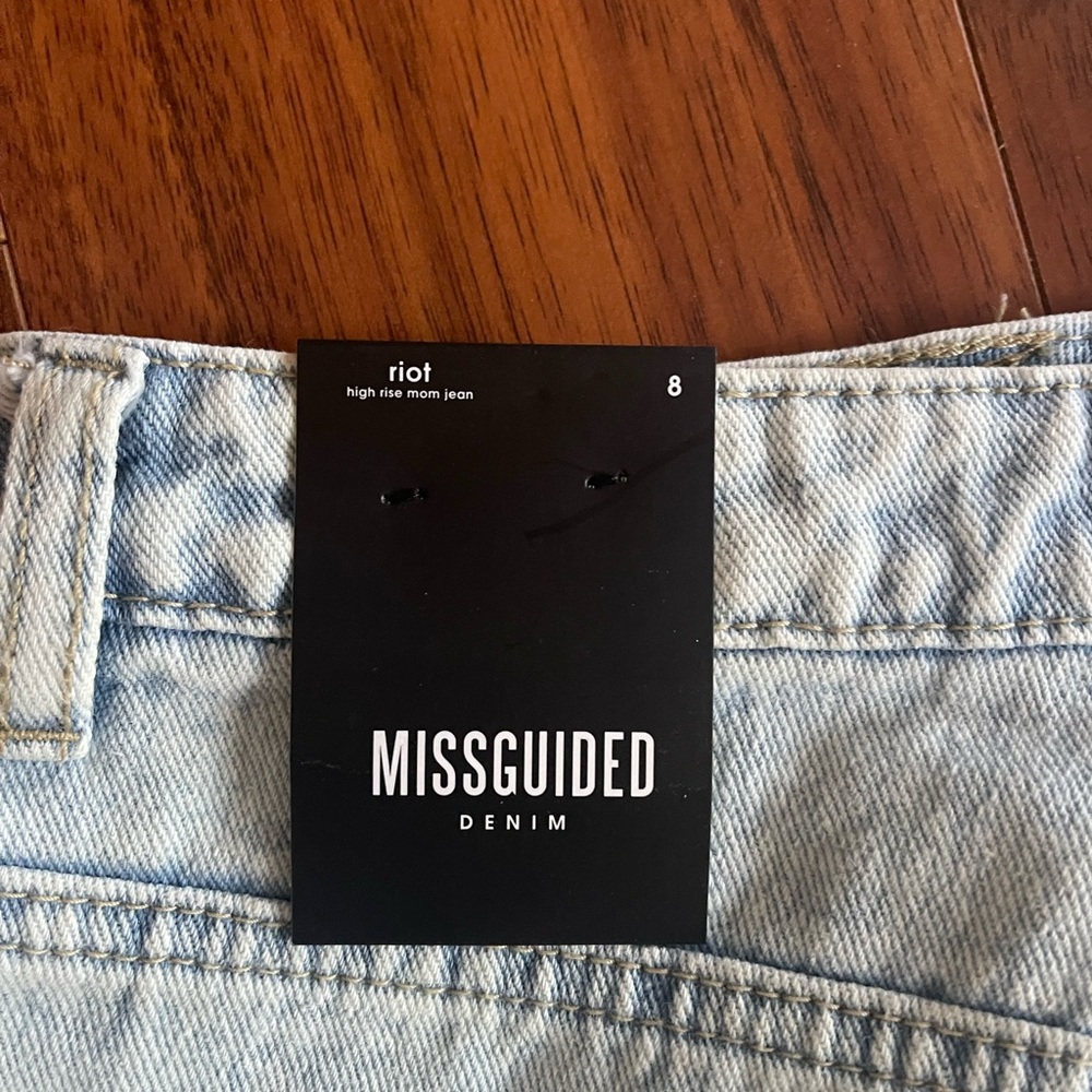 Missguided Ripped Jeans - Picture 3 of 6